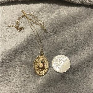 14k marked "Merry Christmas" charm in 14k gold chain